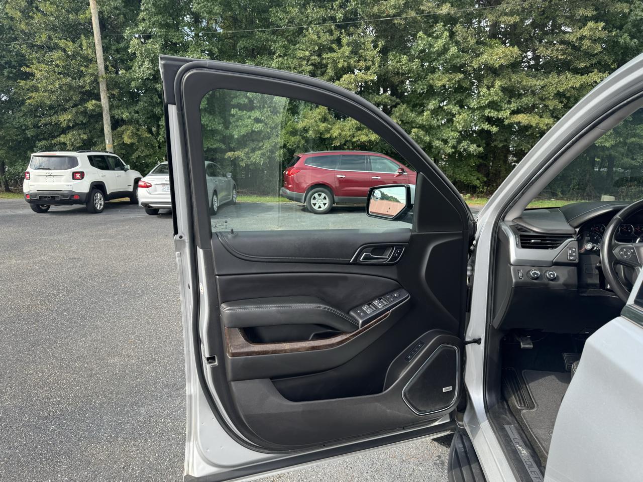Chevrolet Suburban 4WD 4dr 1500 LT 2018