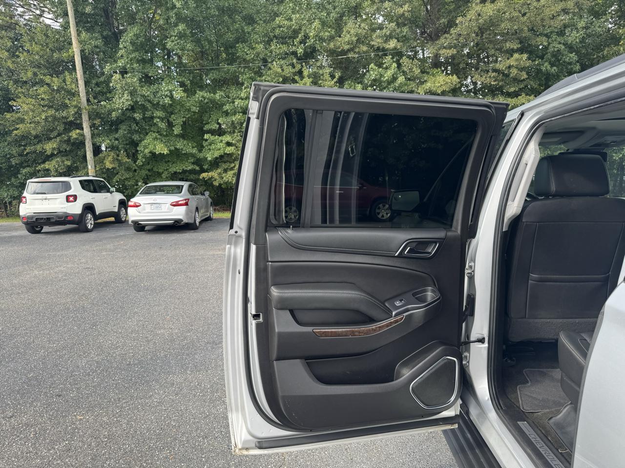 Chevrolet Suburban 4WD 4dr 1500 LT 2018
