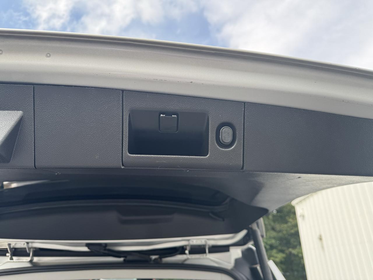 Chevrolet Suburban 4WD 4dr 1500 LT 2018