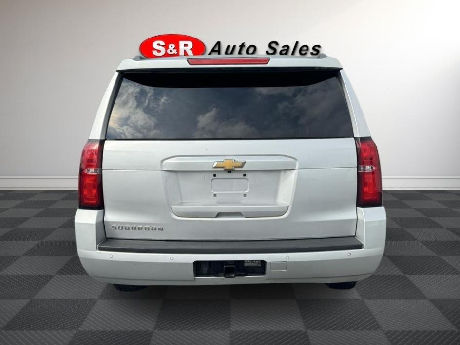 Chevrolet Suburban 4WD 4dr 1500 LT 2018