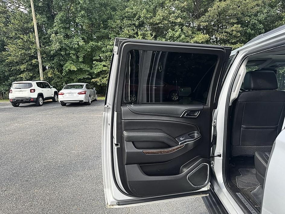Chevrolet Suburban 4WD 4dr 1500 LT 2018