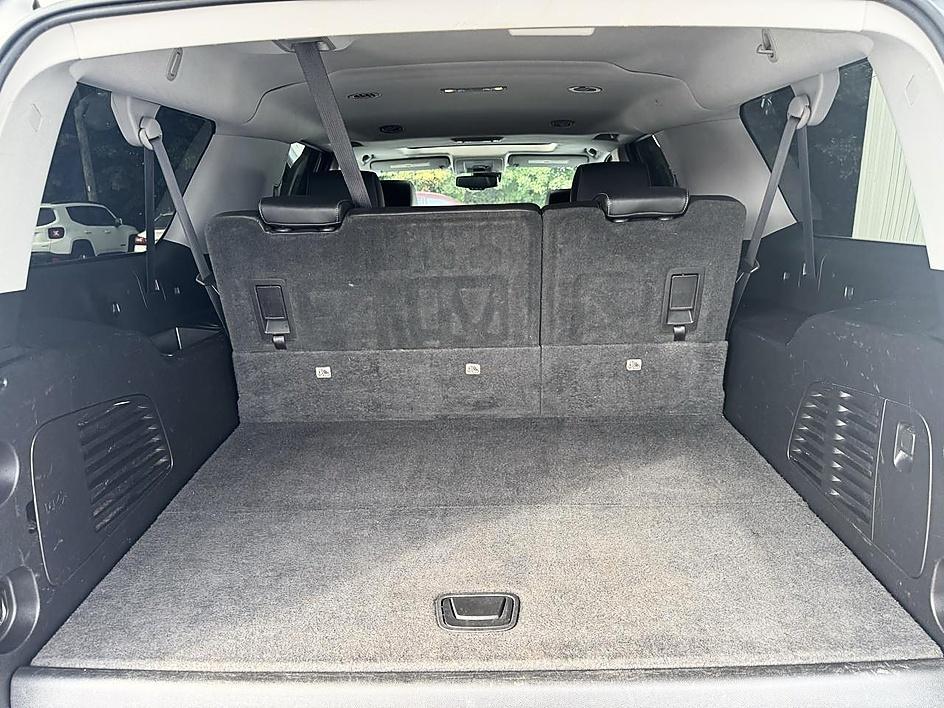 Chevrolet Suburban 4WD 4dr 1500 LT 2018