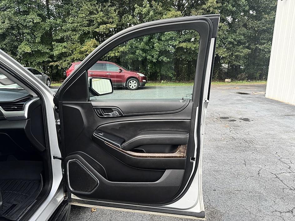 Chevrolet Suburban 4WD 4dr 1500 LT 2018