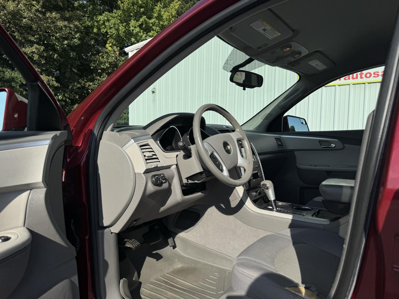 Chevrolet Traverse FWD 4dr LT w/1LT 2011