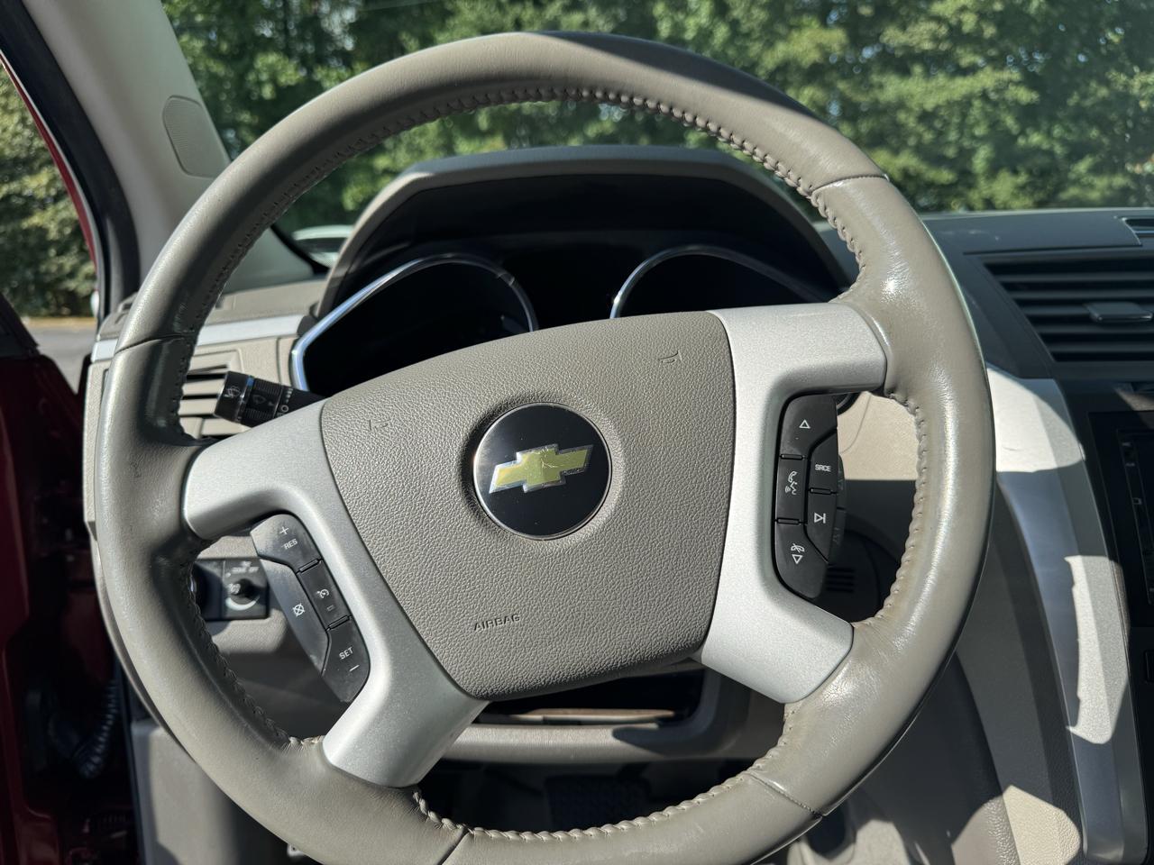 Chevrolet Traverse FWD 4dr LT w/1LT 2011