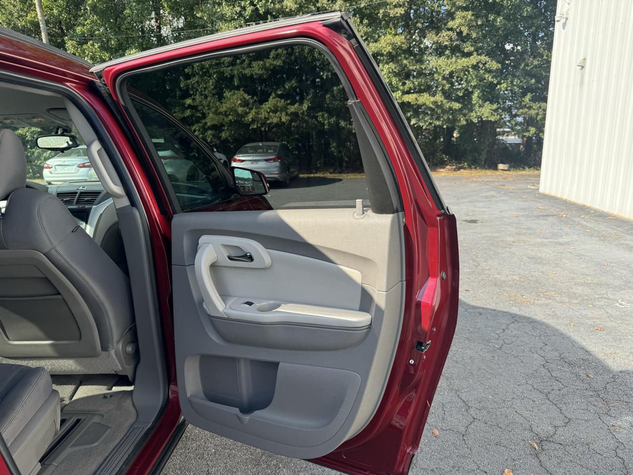 Chevrolet Traverse FWD 4dr LT w/1LT 2011