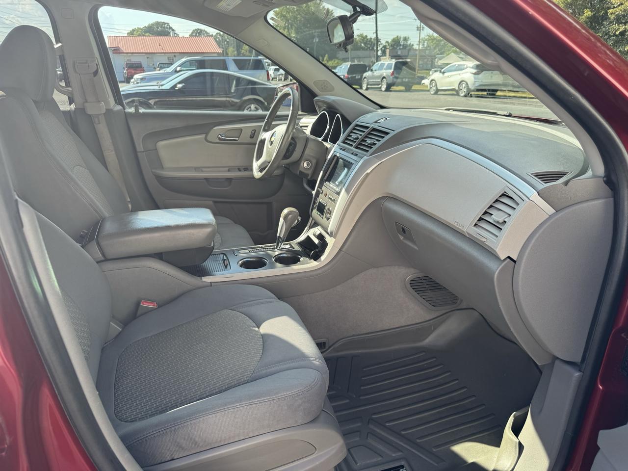 Chevrolet Traverse FWD 4dr LT w/1LT 2011