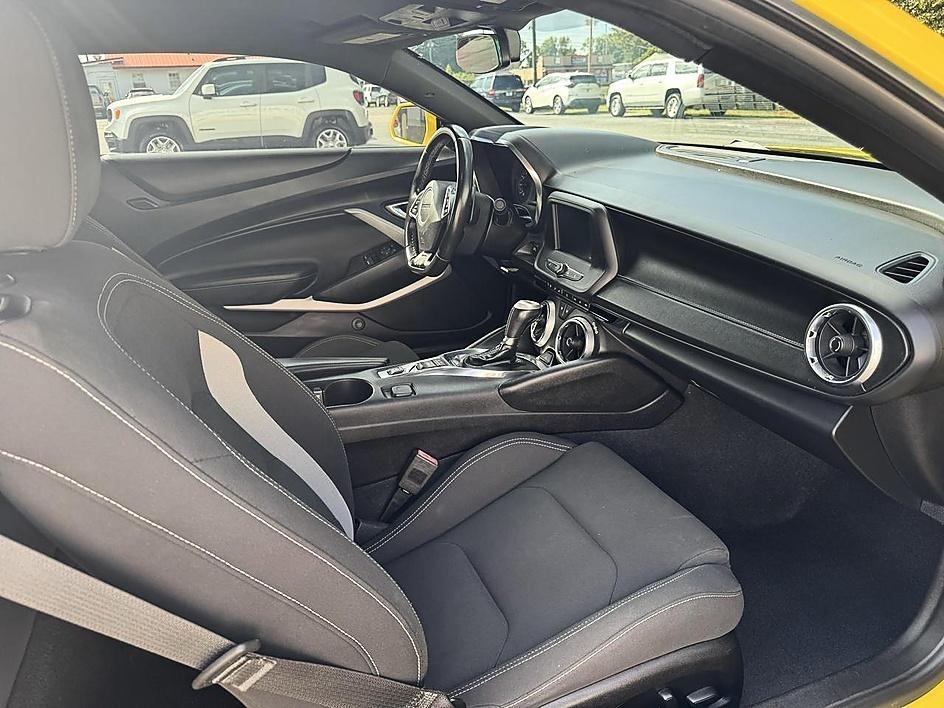 Chevrolet Camaro 2dr Cpe 1LT 2018