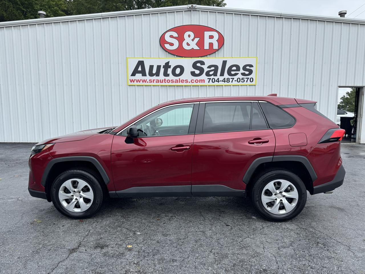 Toyota RAV4 LE FWD (Natl) 2023
