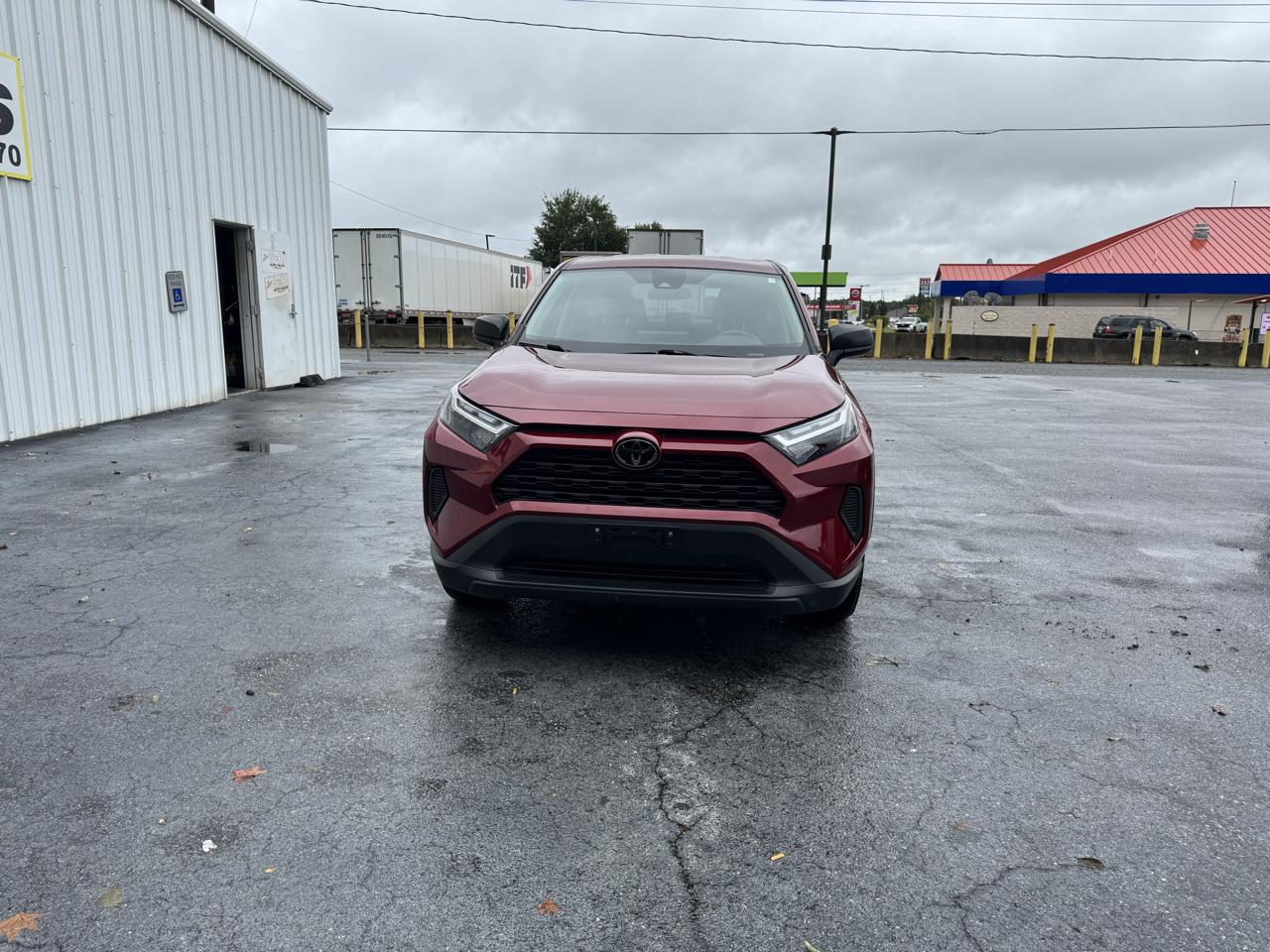 Toyota RAV4 LE FWD (Natl) 2023