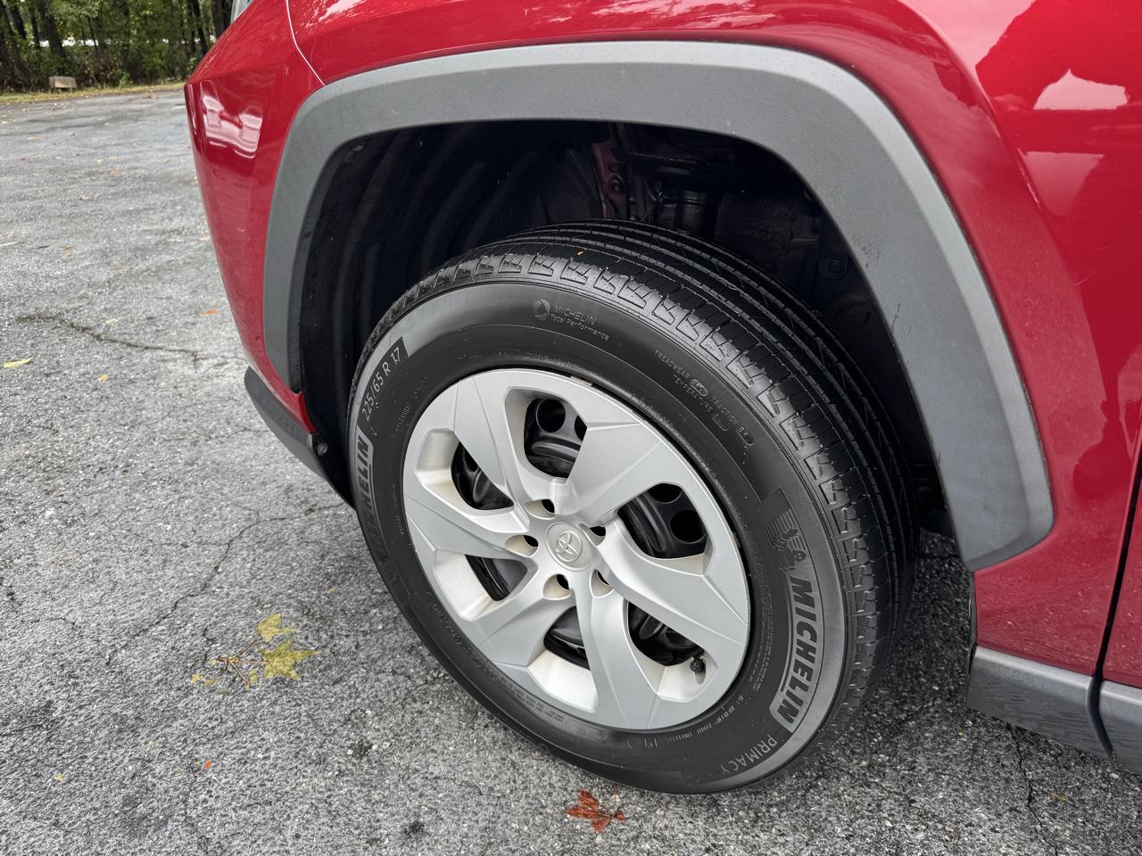 Toyota RAV4 LE FWD (Natl) 2023