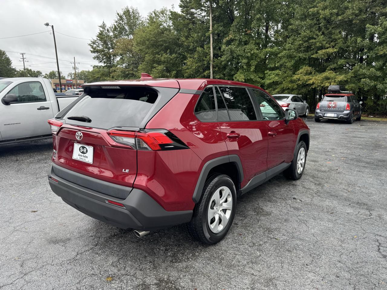 Toyota RAV4 LE FWD (Natl) 2023