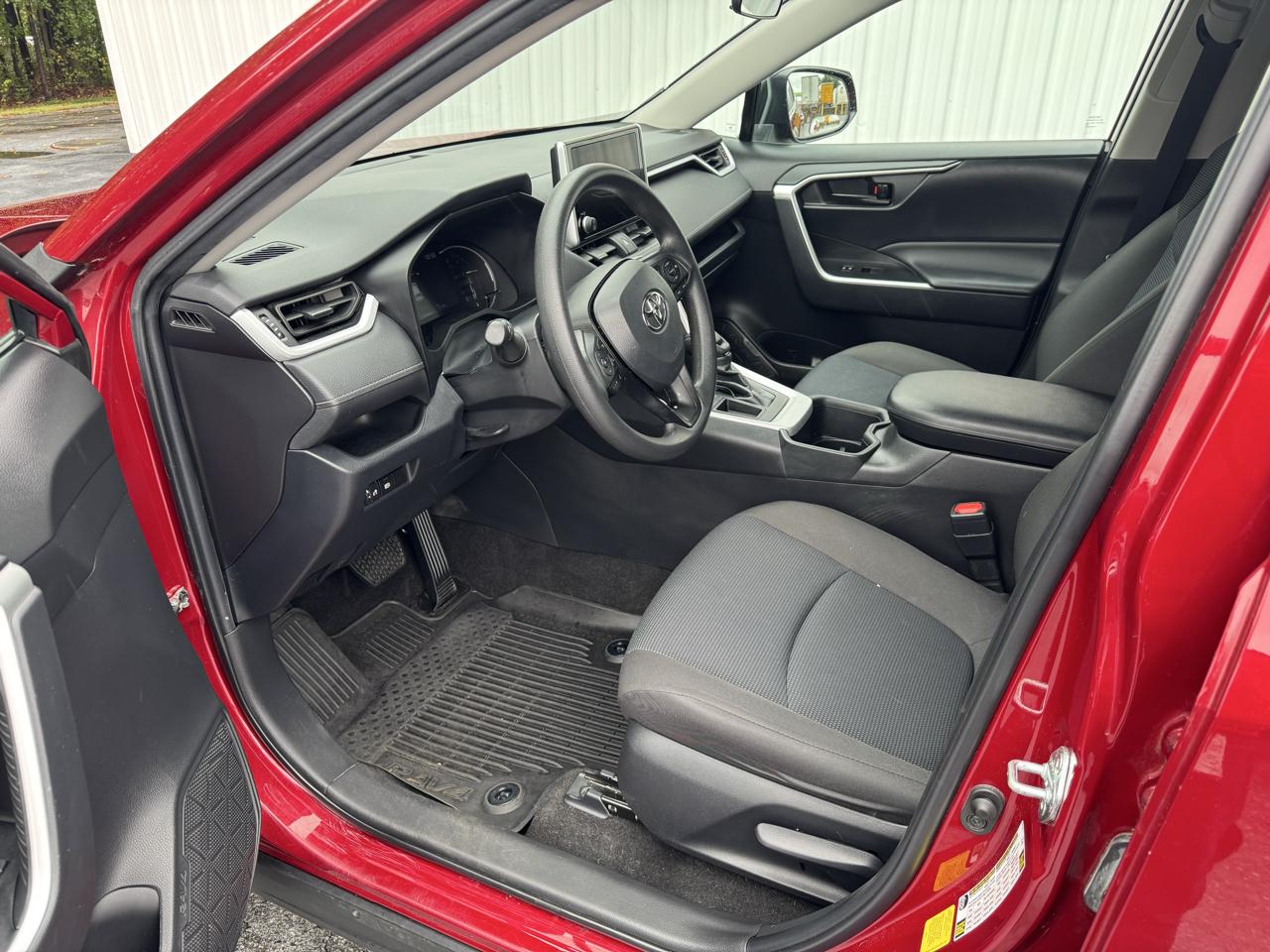Toyota RAV4 LE FWD (Natl) 2023