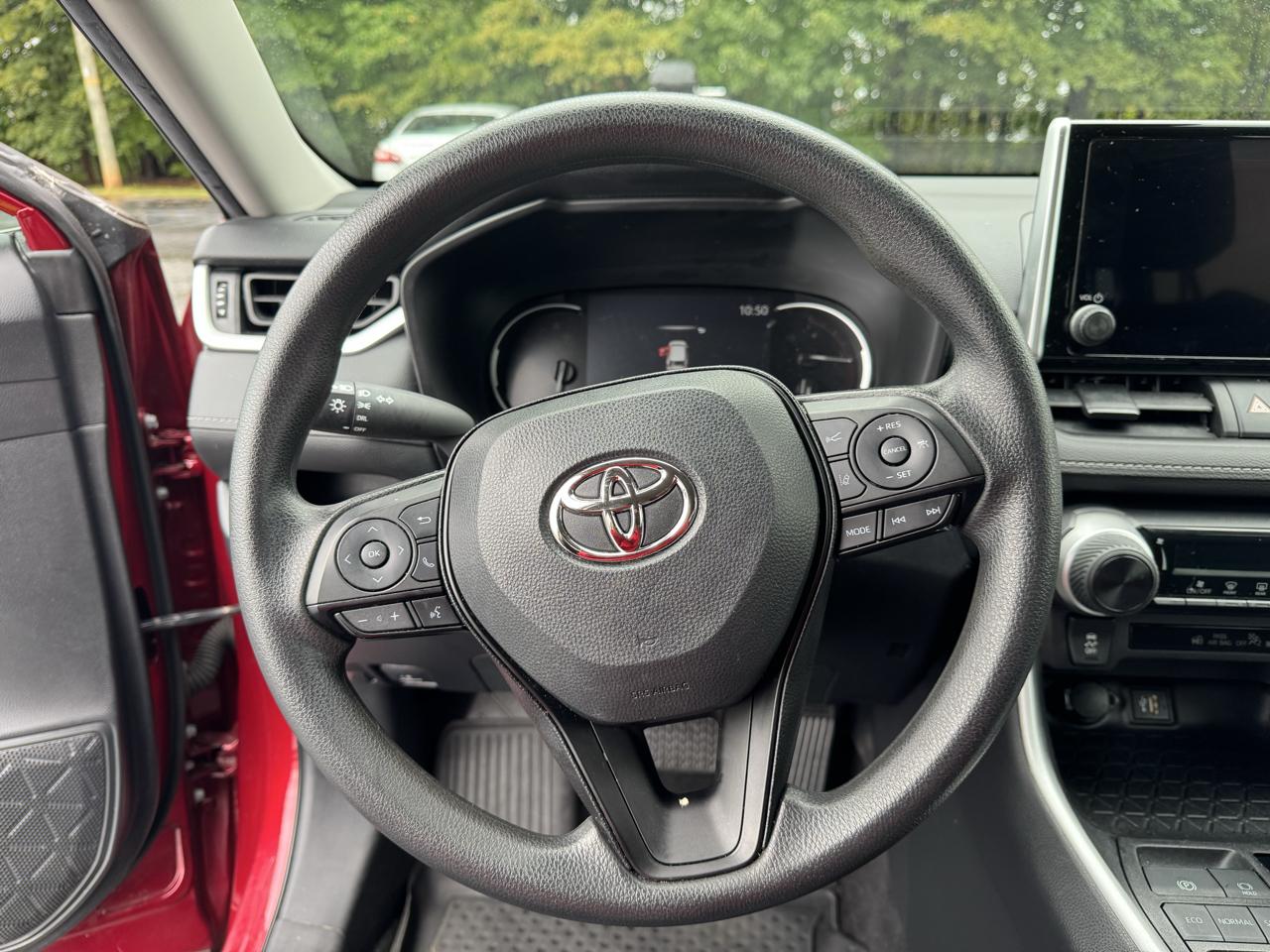 Toyota RAV4 LE FWD (Natl) 2023