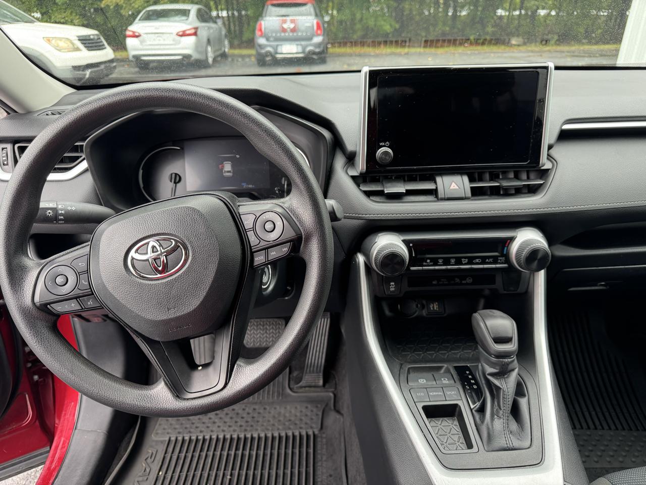 Toyota RAV4 LE FWD (Natl) 2023