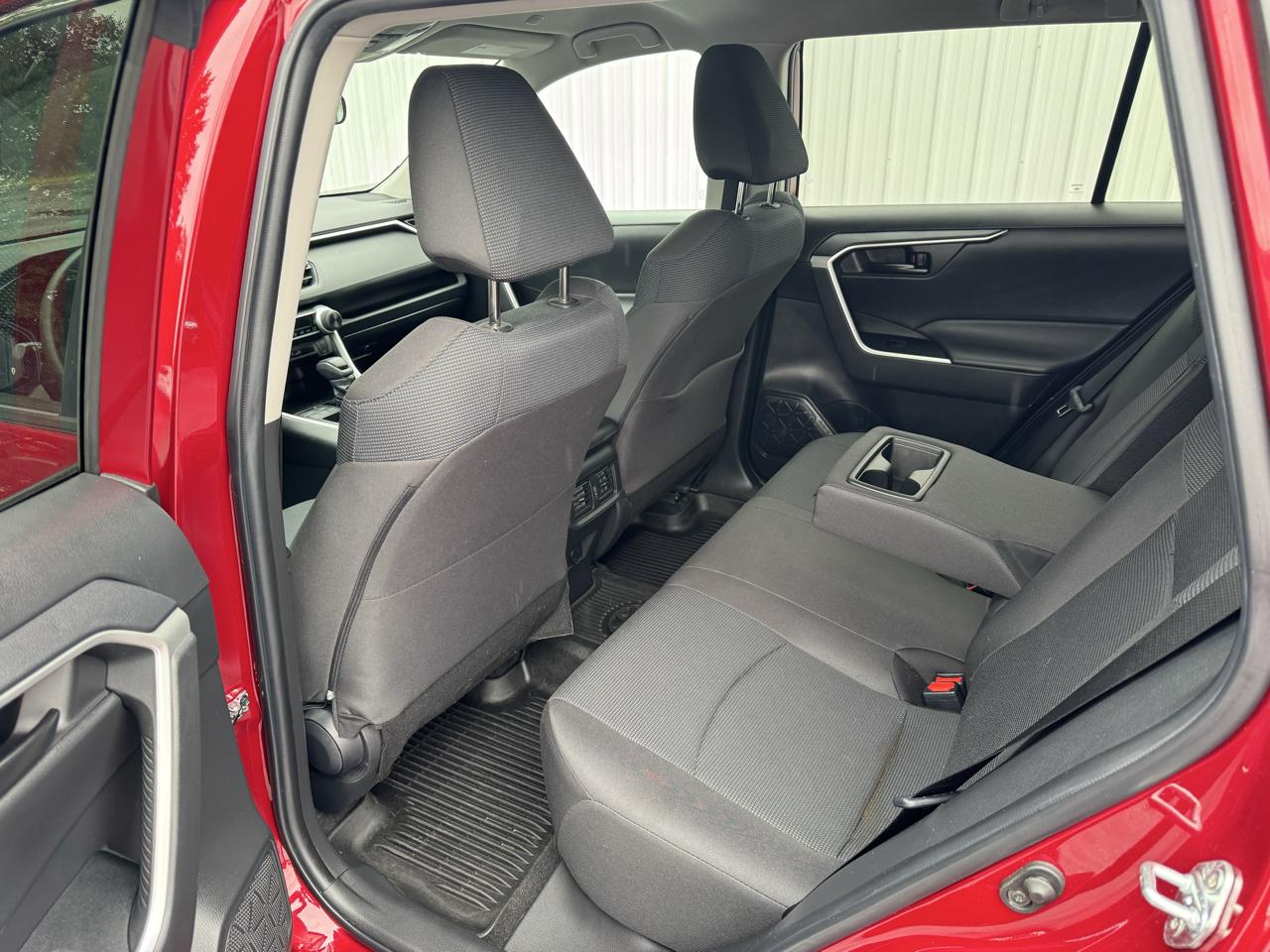 Toyota RAV4 LE FWD (Natl) 2023