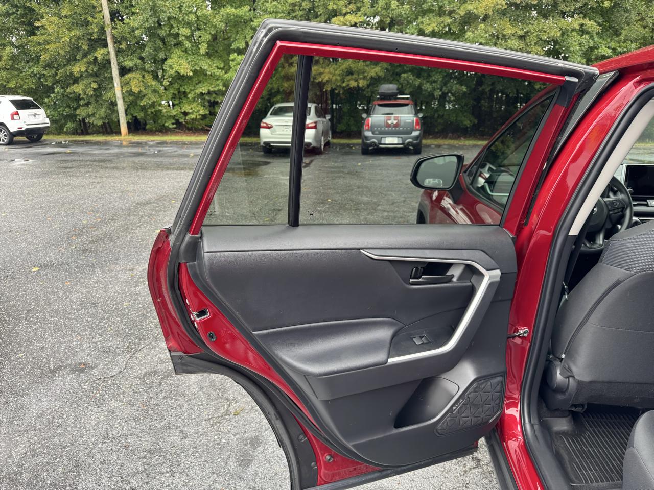 Toyota RAV4 LE FWD (Natl) 2023