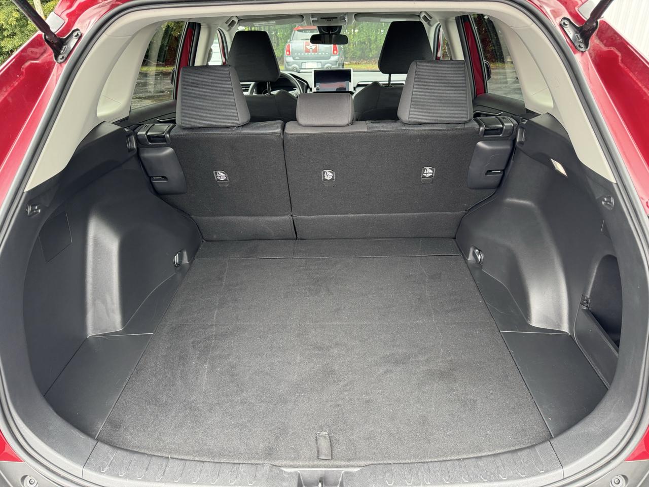 Toyota RAV4 LE FWD (Natl) 2023