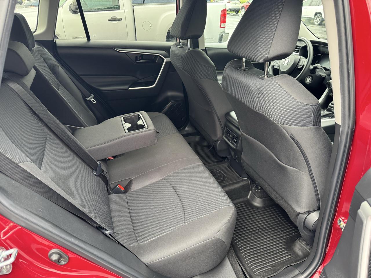 Toyota RAV4 LE FWD (Natl) 2023