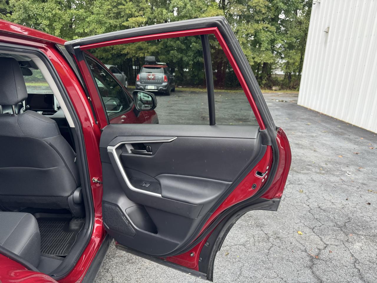 Toyota RAV4 LE FWD (Natl) 2023