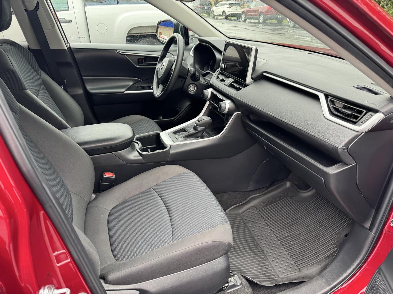 Toyota RAV4 LE FWD (Natl) 2023