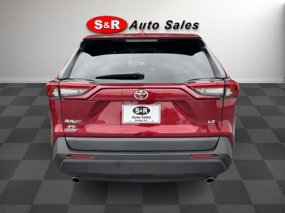Toyota RAV4 LE FWD (Natl) 2023