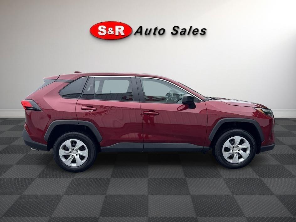 Toyota RAV4 LE FWD (Natl) 2023