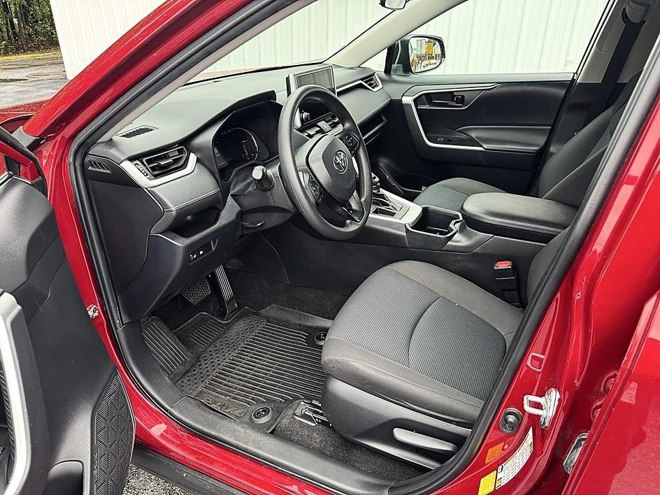 Toyota RAV4 LE FWD (Natl) 2023