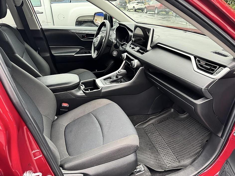 Toyota RAV4 LE FWD (Natl) 2023