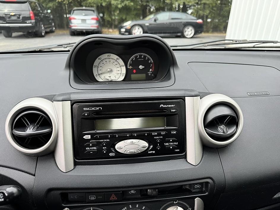 Scion xA 4dr Sdn Manual (Natl) 2005