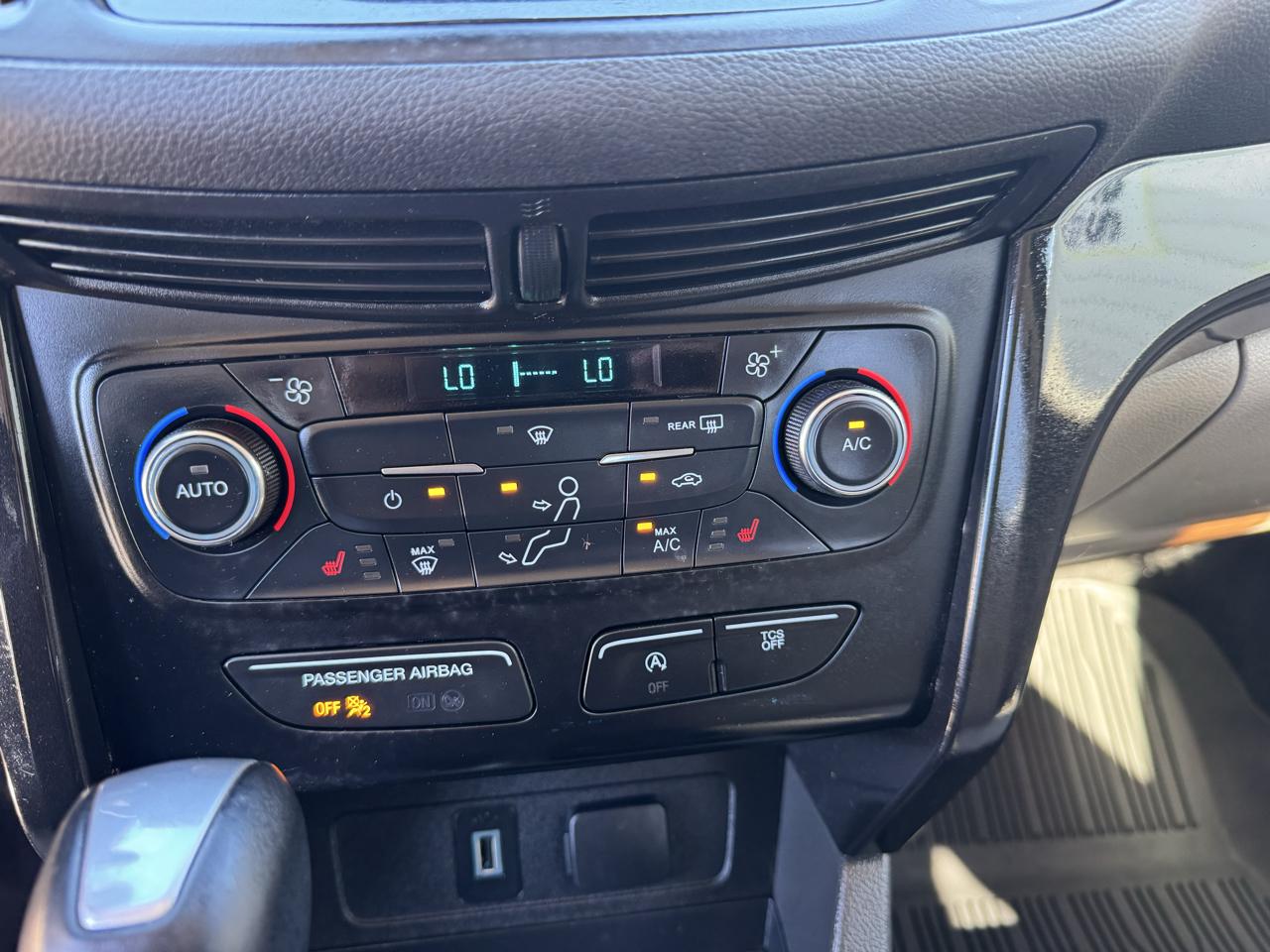 Ford Escape Titanium 4WD 2017