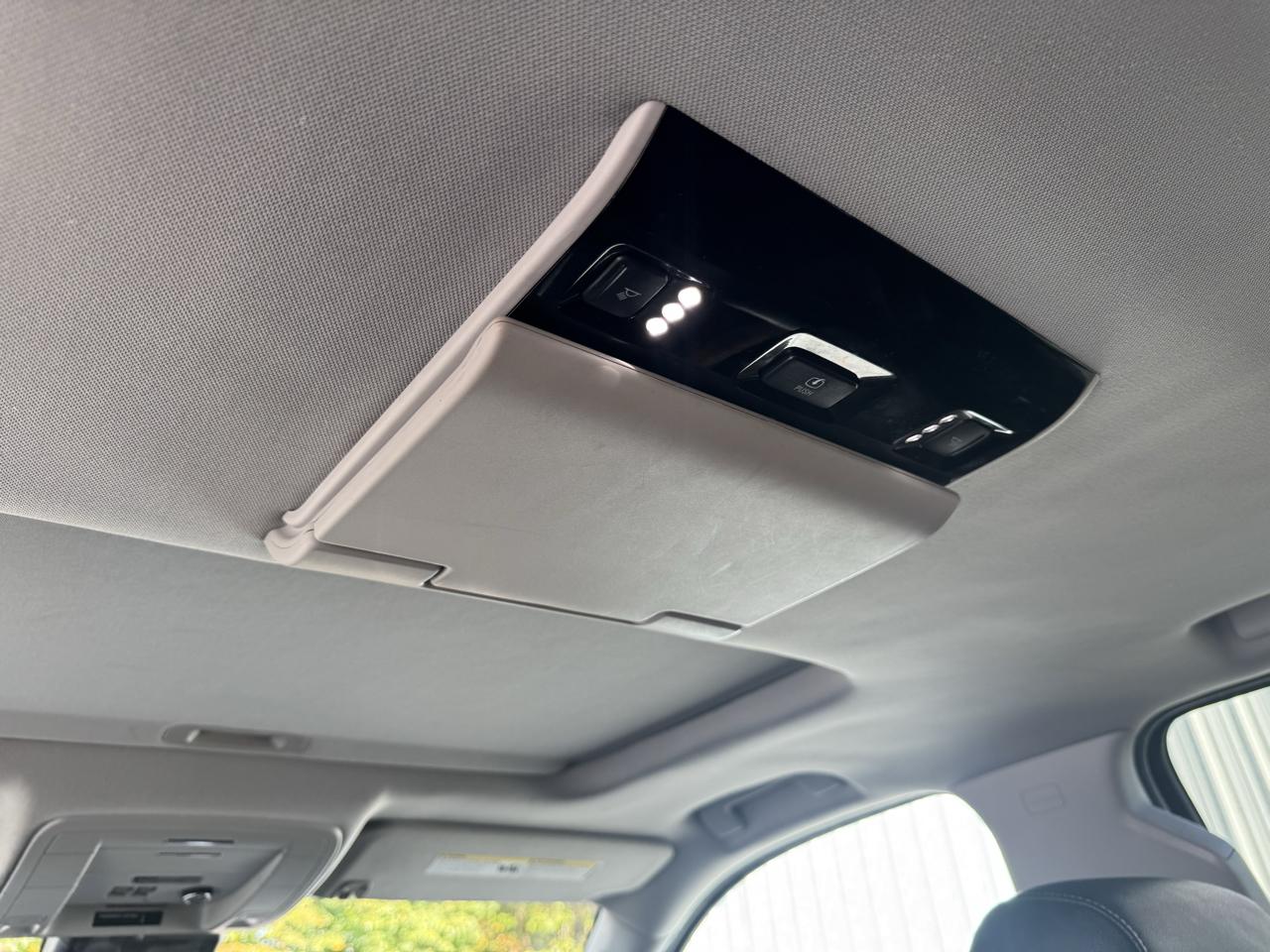 Chevrolet Suburban 4WD 4dr 1500 Premier 2018