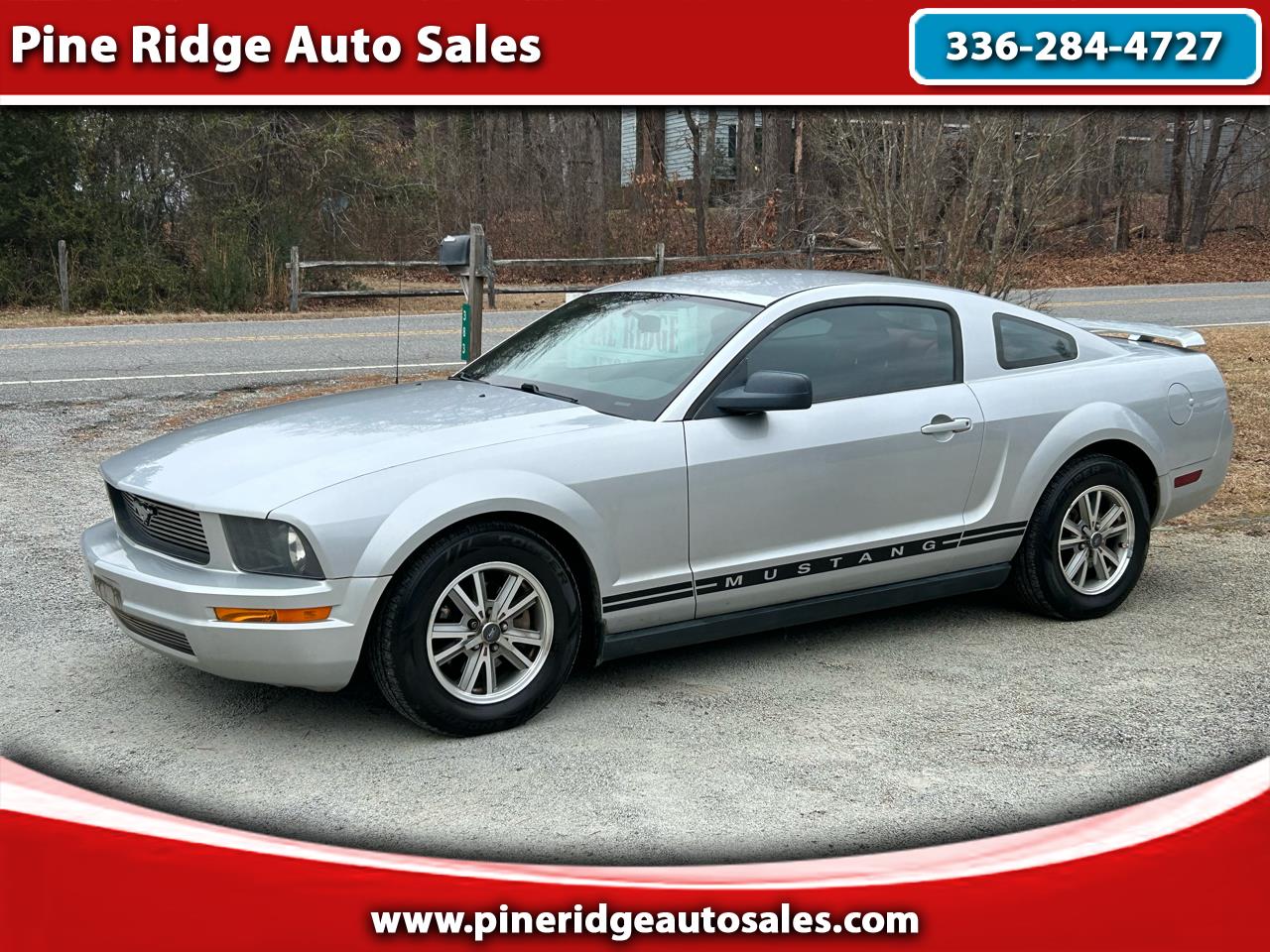 2005 Ford Mustang V6 Deluxe Coupe