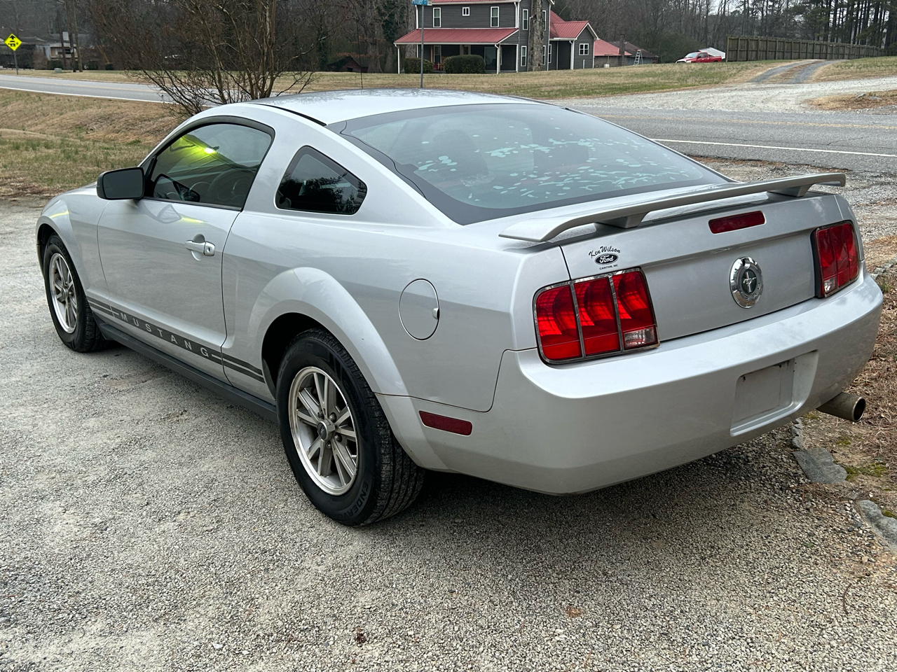 Ford Mustang V6 Deluxe Coupe 2005
