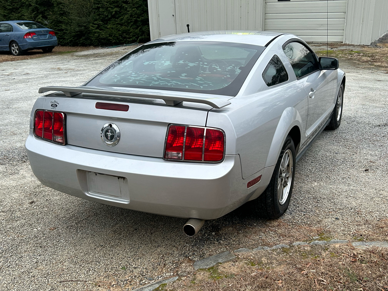 Ford Mustang V6 Deluxe Coupe 2005