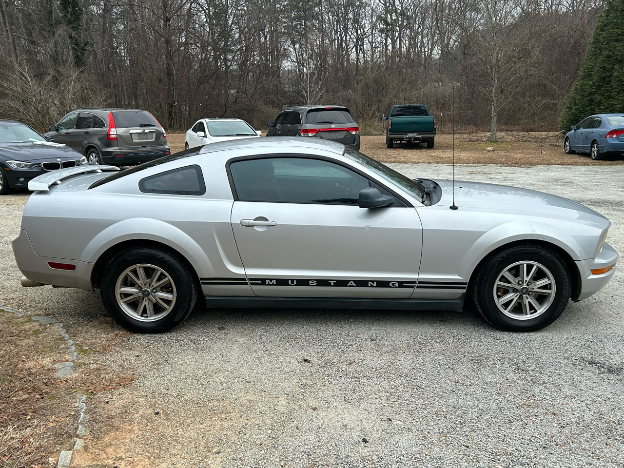 Ford Mustang V6 Deluxe Coupe 2005