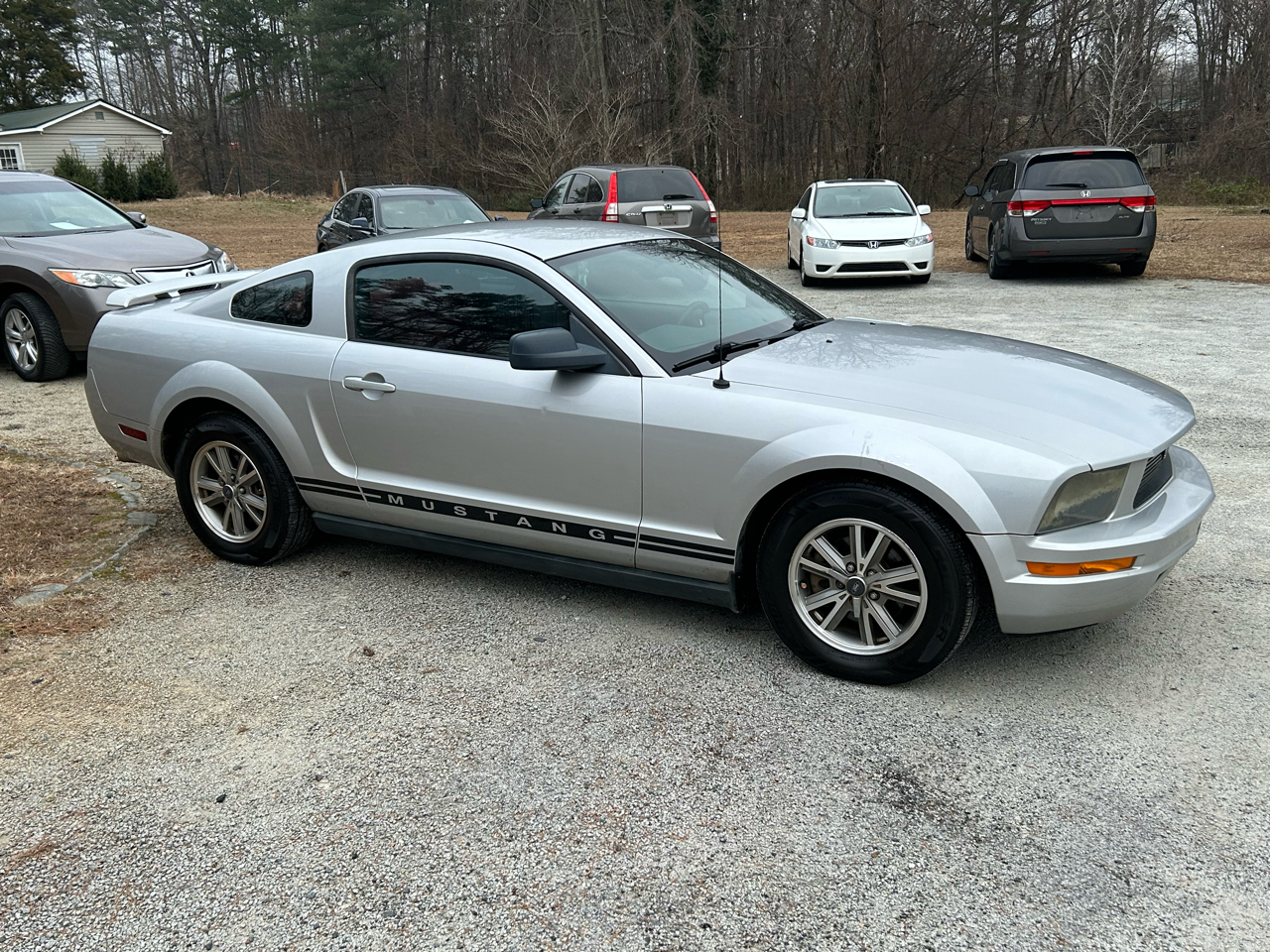 Ford Mustang V6 Deluxe Coupe 2005