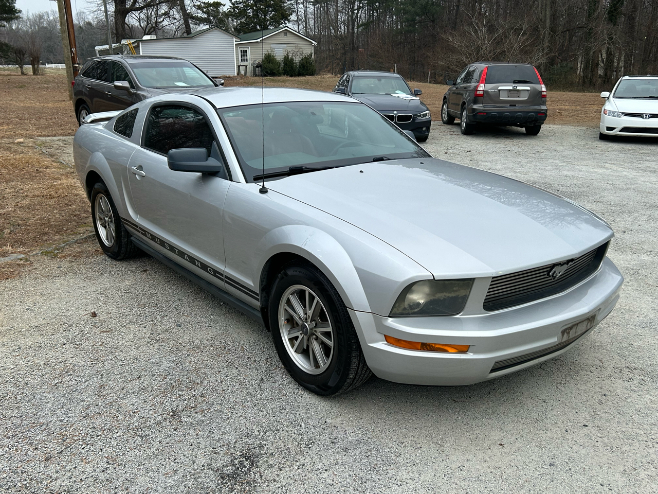 Ford Mustang V6 Deluxe Coupe 2005