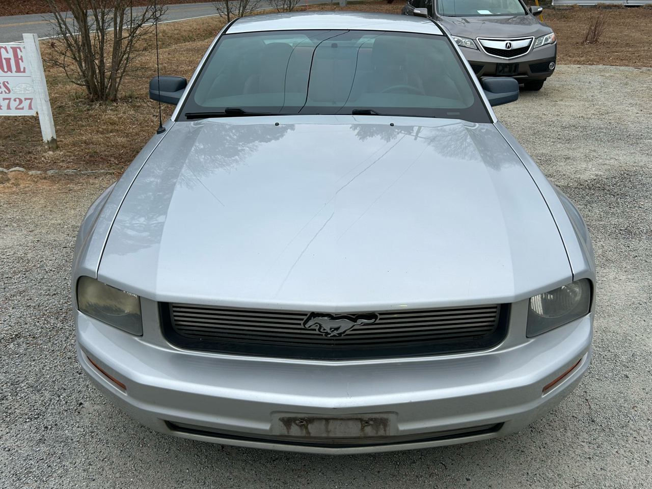 Ford Mustang V6 Deluxe Coupe 2005