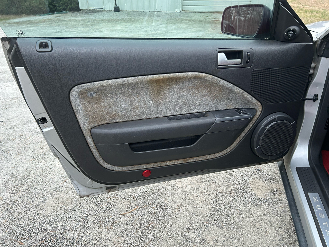 Ford Mustang V6 Deluxe Coupe 2005