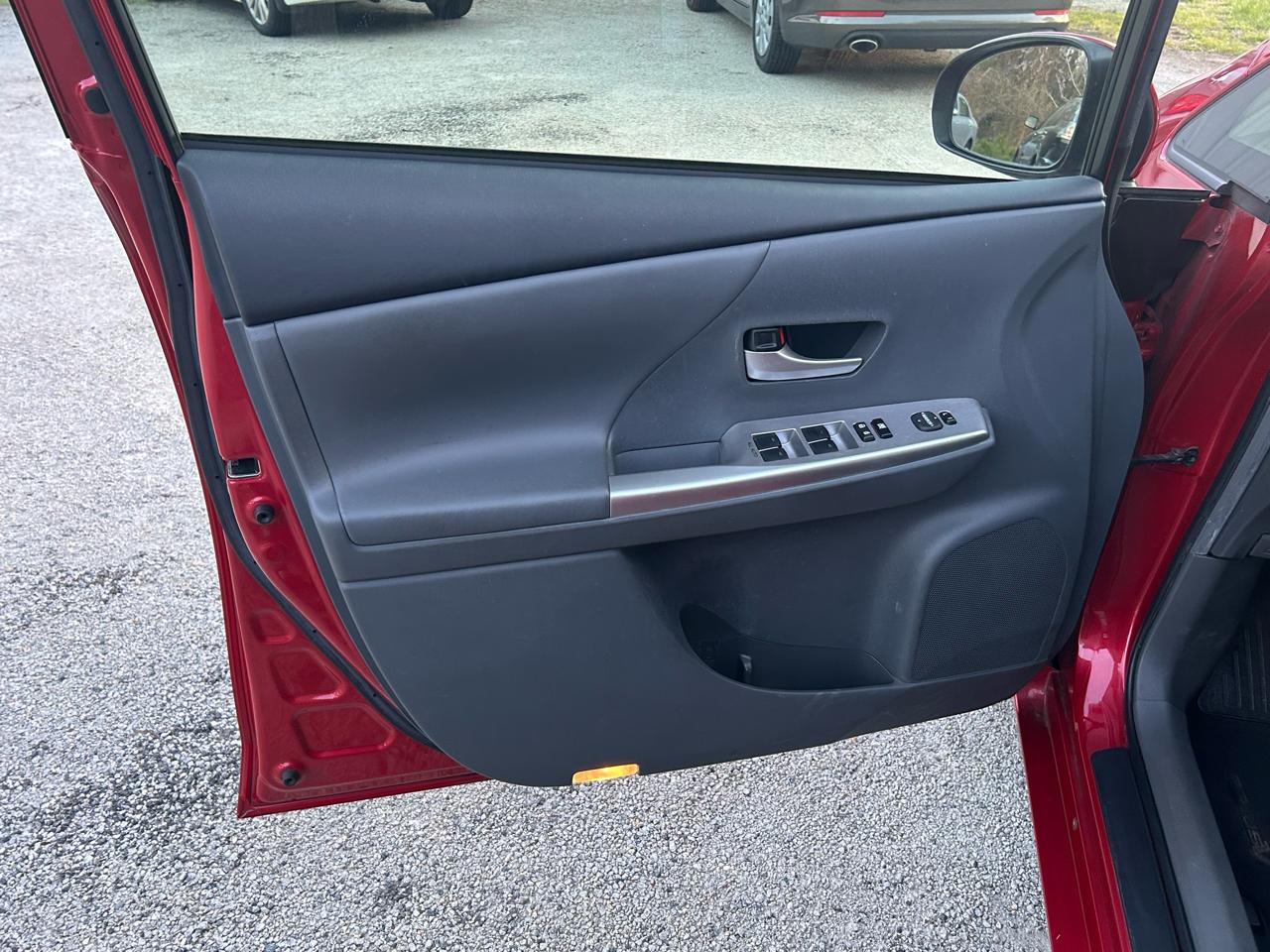 Toyota Prius V Five 2012