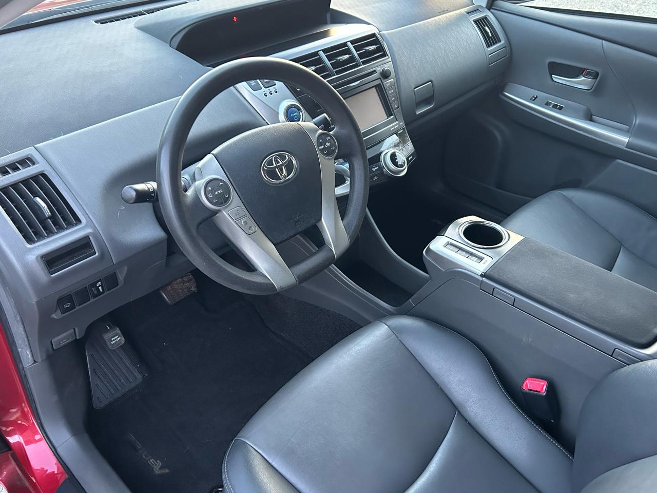 Toyota Prius V Five 2012