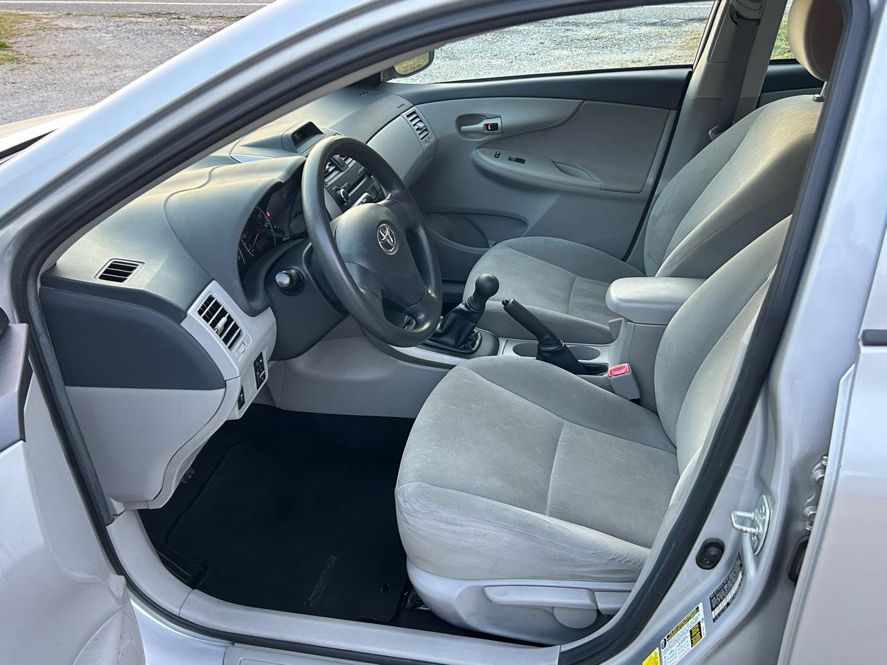 Toyota Corolla L 2012