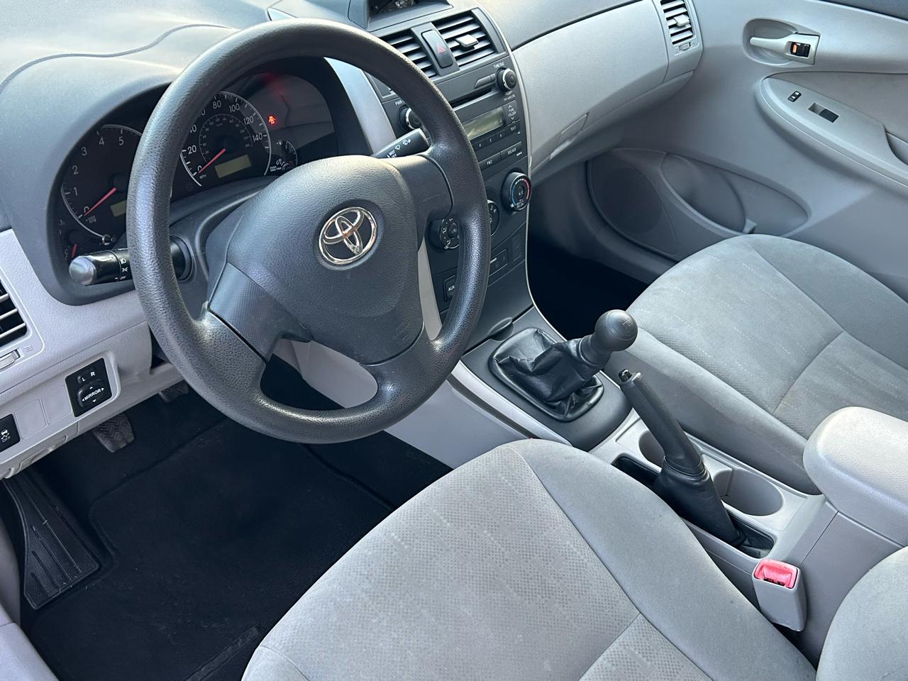 Toyota Corolla L 2012