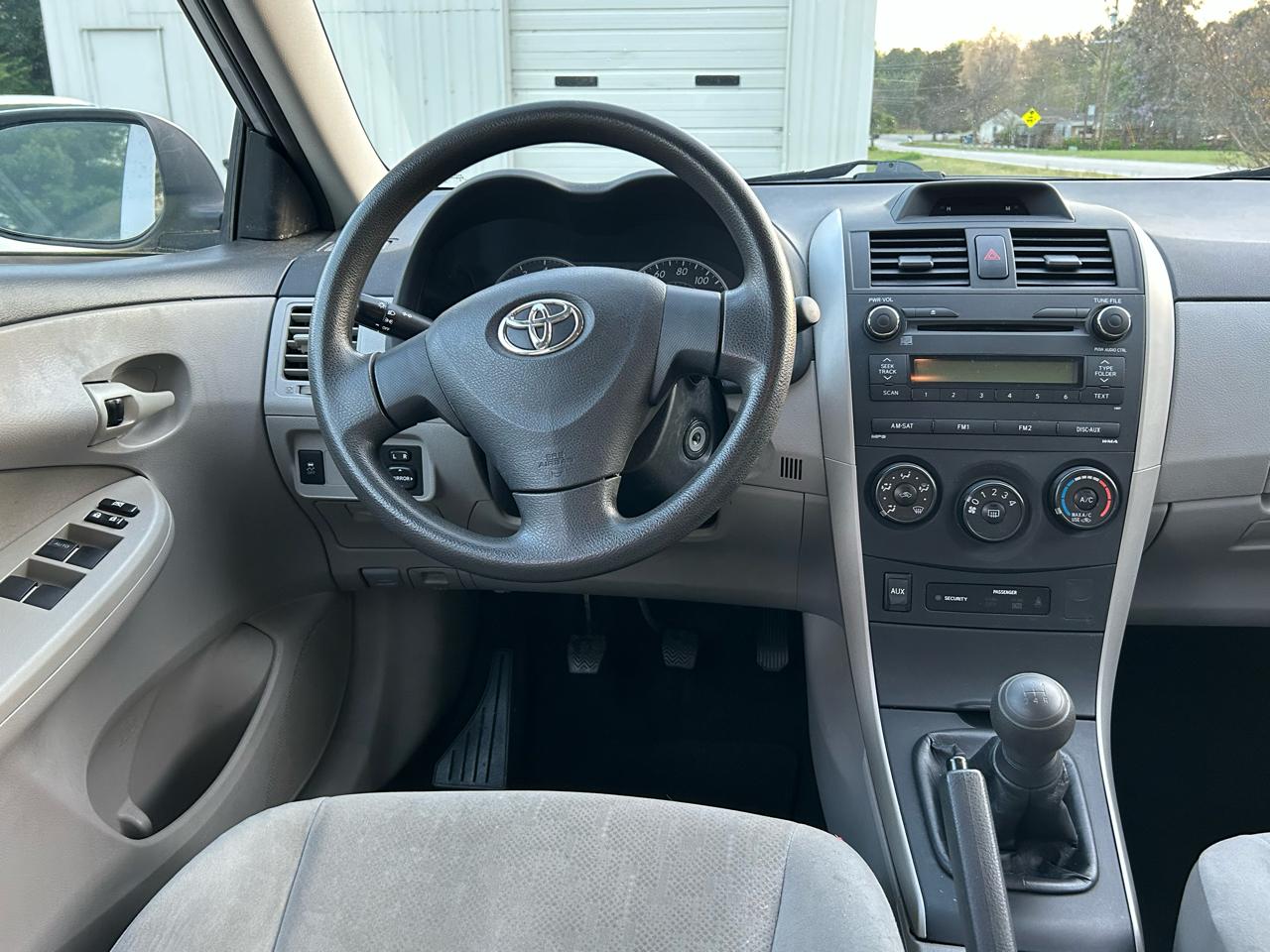 Toyota Corolla L 2012