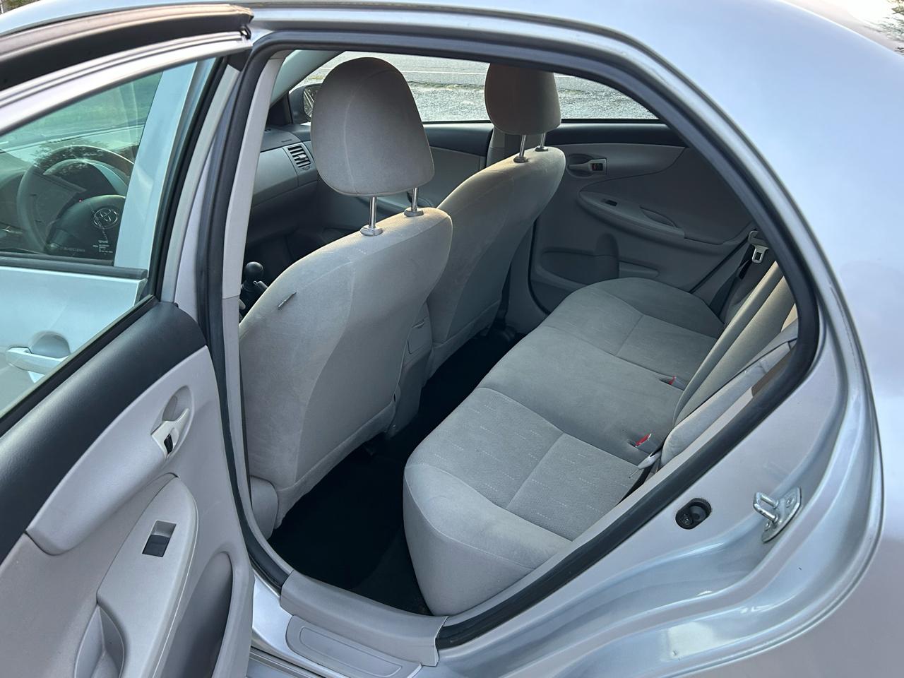 Toyota Corolla L 2012