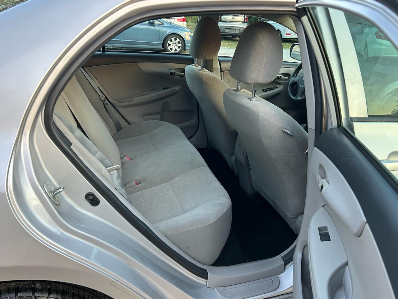 Toyota Corolla L 2012