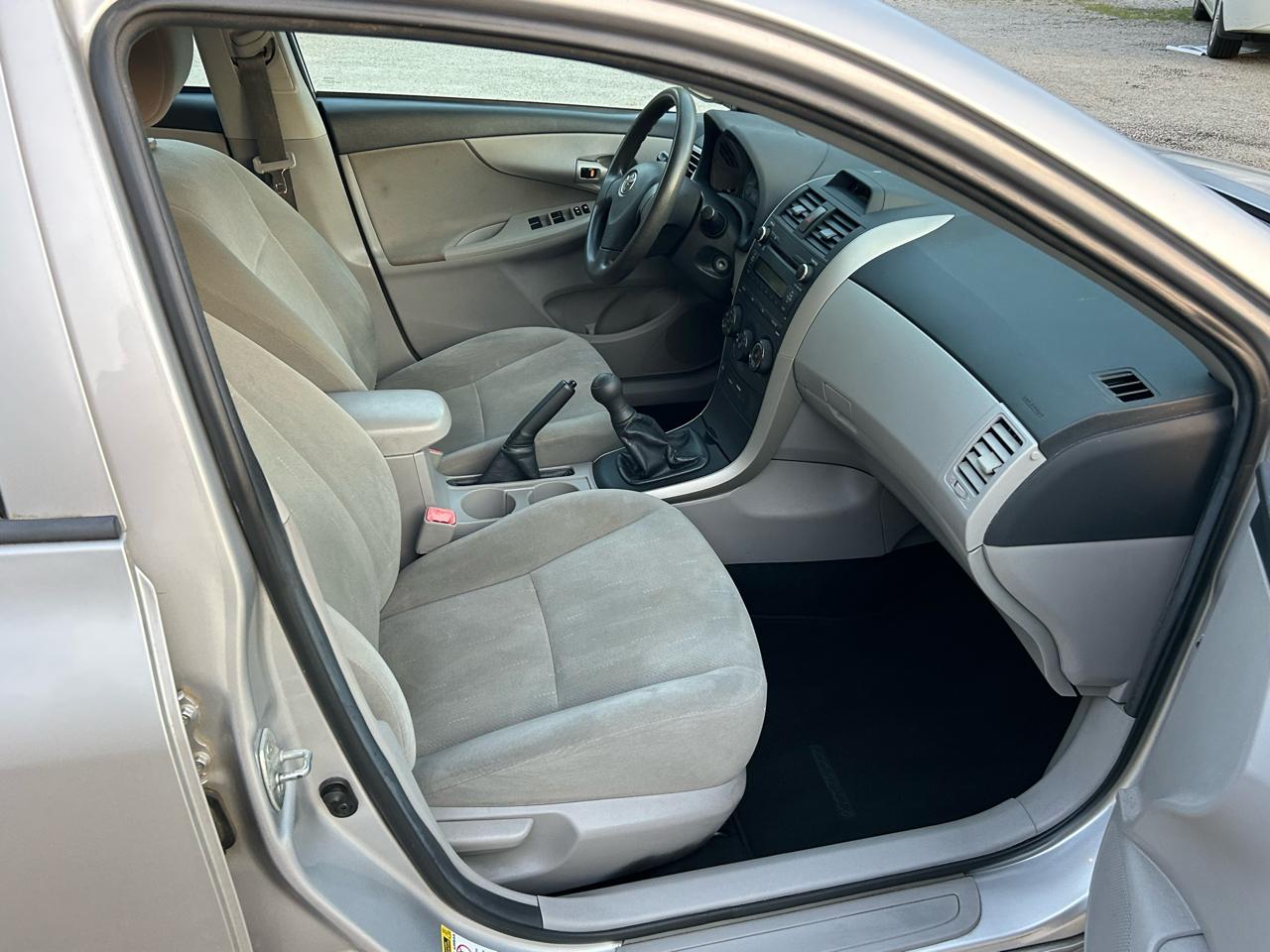 Toyota Corolla L 2012