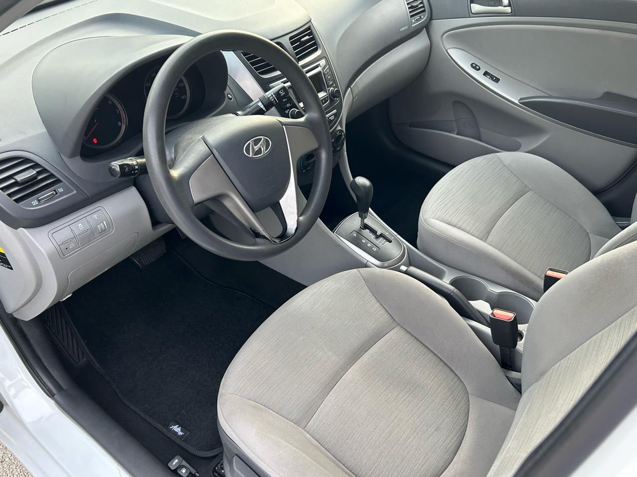 Hyundai Accent SE 2016
