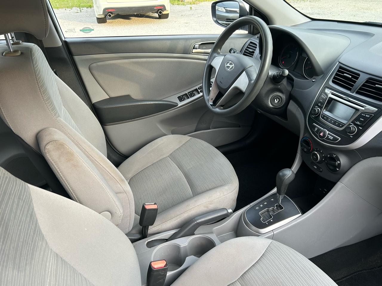 Hyundai Accent SE 2016